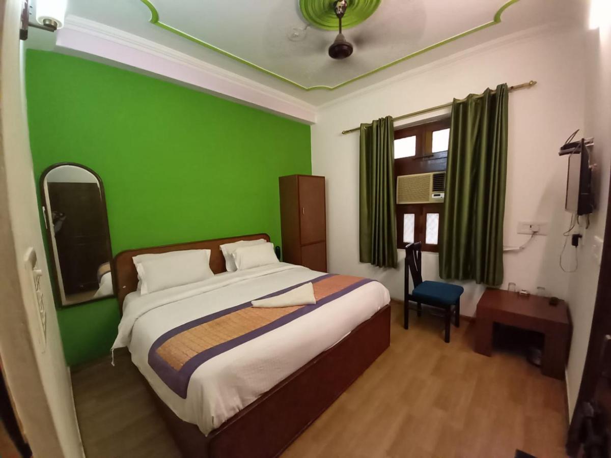 Hotel Shri Ram Ню Делхи Екстериор снимка