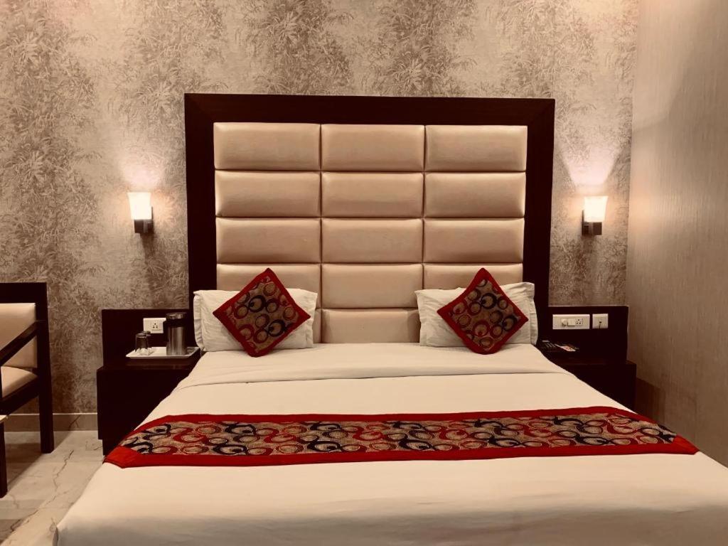 Hotel Shri Ram Ню Делхи Екстериор снимка