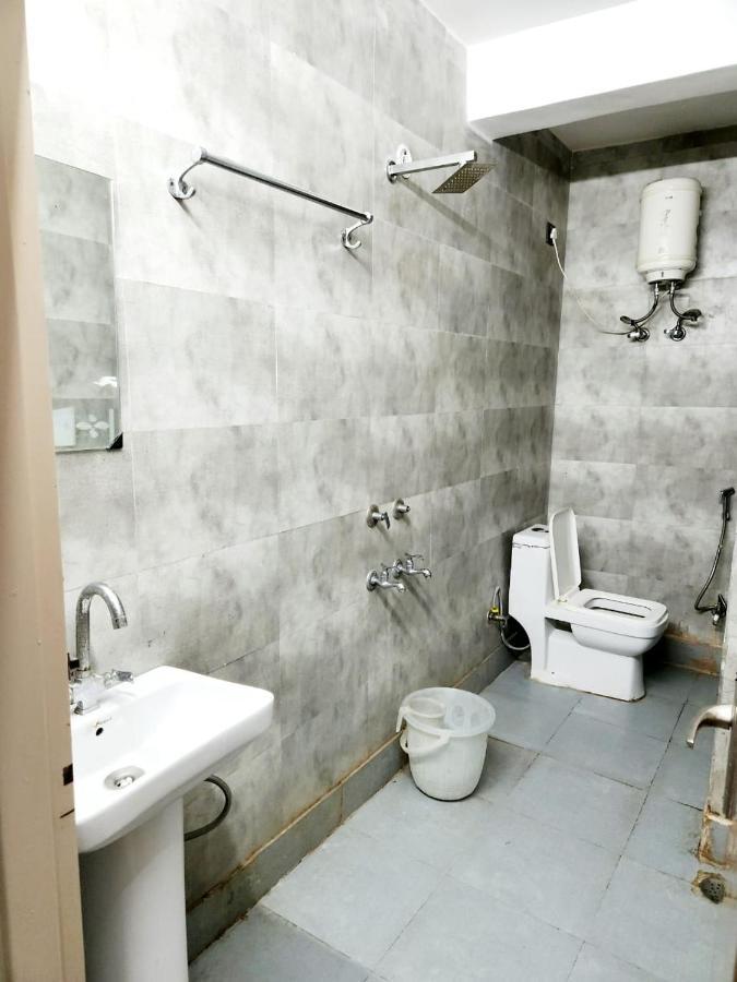 Hotel Shri Ram Ню Делхи Екстериор снимка