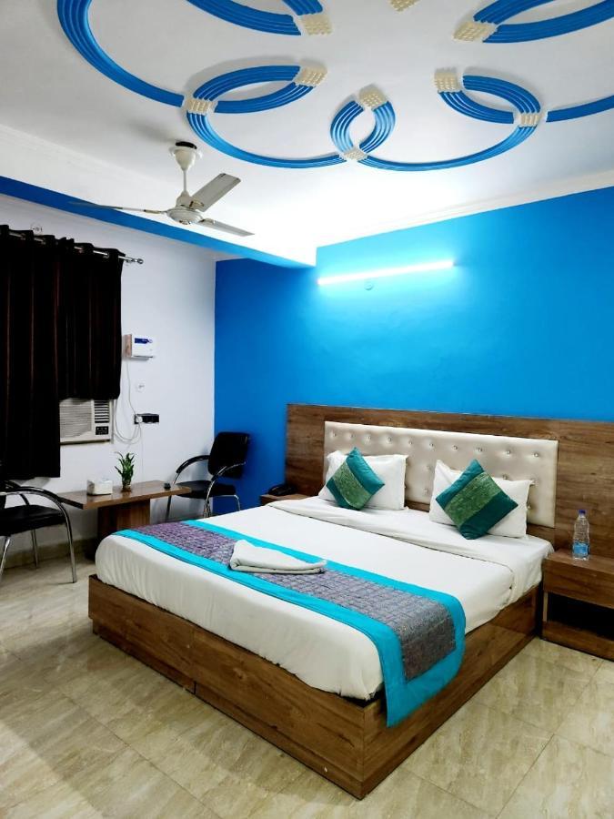 Hotel Shri Ram Ню Делхи Екстериор снимка