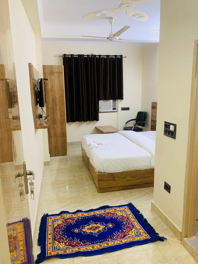 Hotel Shri Ram Ню Делхи Екстериор снимка